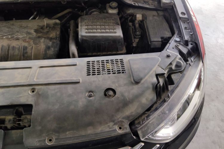 Used Zotye SR7 2016 1.5T Manual Cube Heart Edition China IV Standard Engine Bay Left