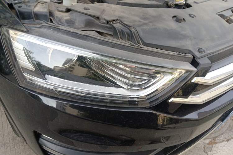 Used Zotye SR7 2016 1.5T CVT Cube Heart Edition China V Standard Engine Bay Right