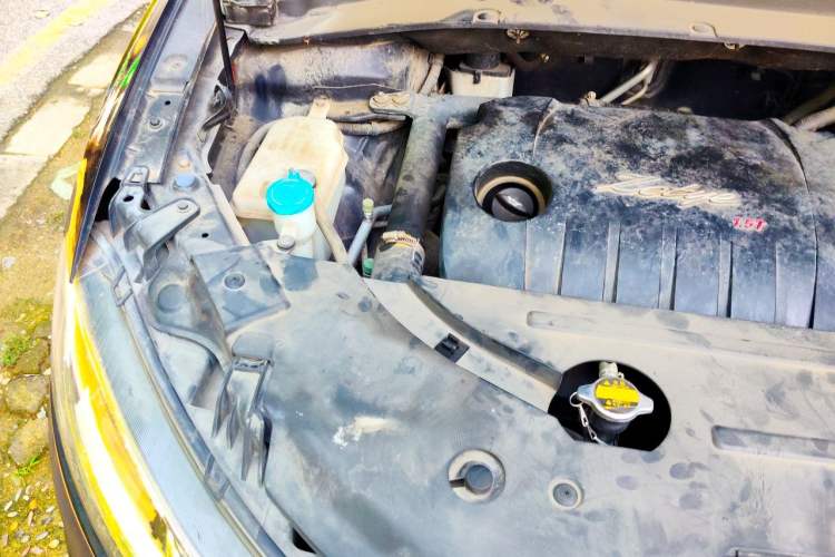 Used Zotye SR7 2016 1.5T CVT Cube Heart Edition China IV Standard Engine Bay Right