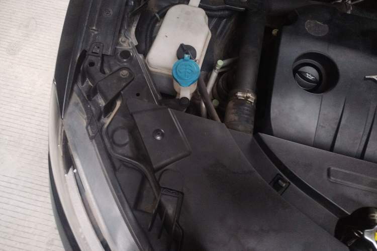 Used Zotye SR7 2016 1.5T CVT Cube Heart Edition China V Standard Engine Bay Right