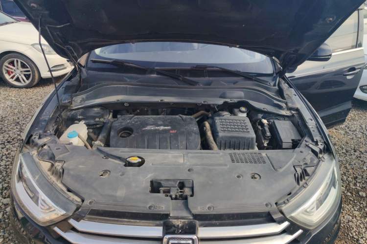Used Zotye SR7 2016 1.5T Manual Cube Road Edition China V Standard Engine Bay