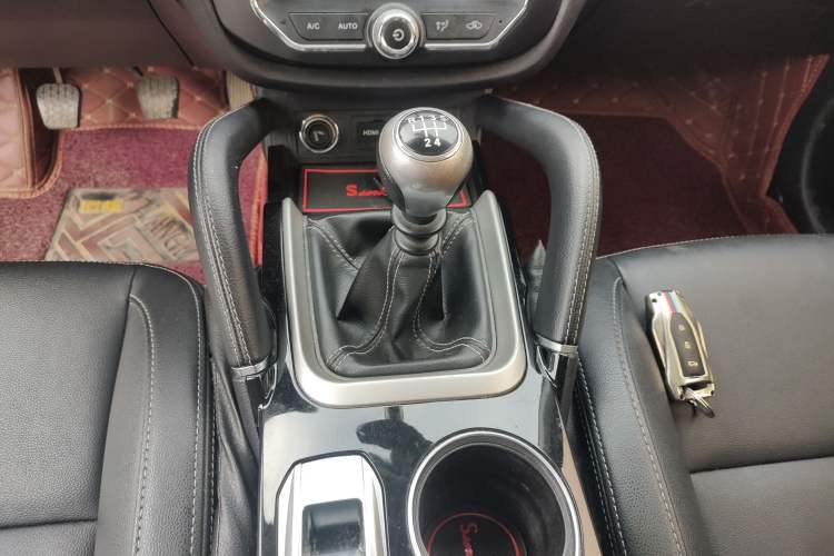 Used Zotye SR7 2016 1.5T Manual Cube Heart Edition China V Standard Gear Lever