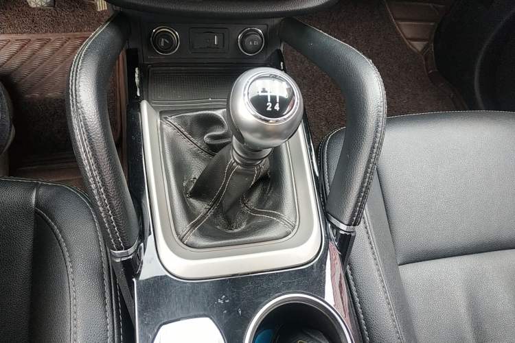 Used Zotye SR7 2016 1.5T Manual Cube Road Edition China V Standard Gear Lever