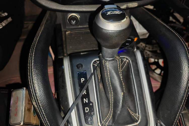 Used Zotye SR7 2016 1.5T CVT Cube Heart Edition China V Standard Gear Lever