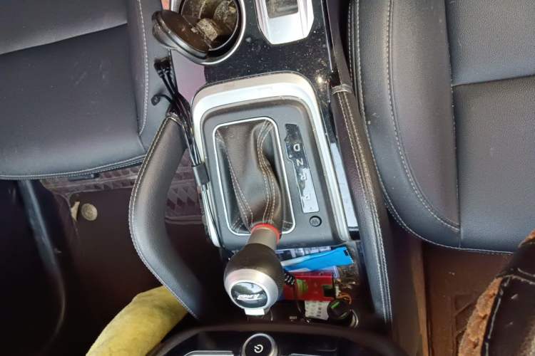 Used Zotye SR7 2016 1.5T CVT Cube Heart Edition China V Standard Gear Lever