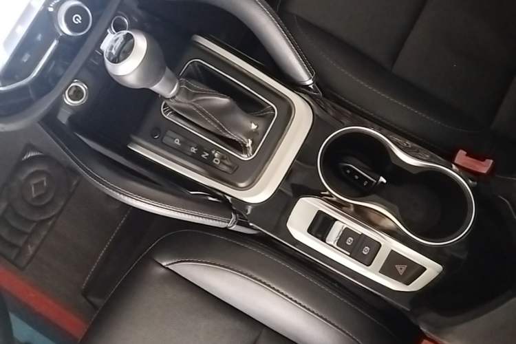 Used Zotye SR7 2016 1.5T CVT Cube Heart Edition China V Standard Gear Lever
