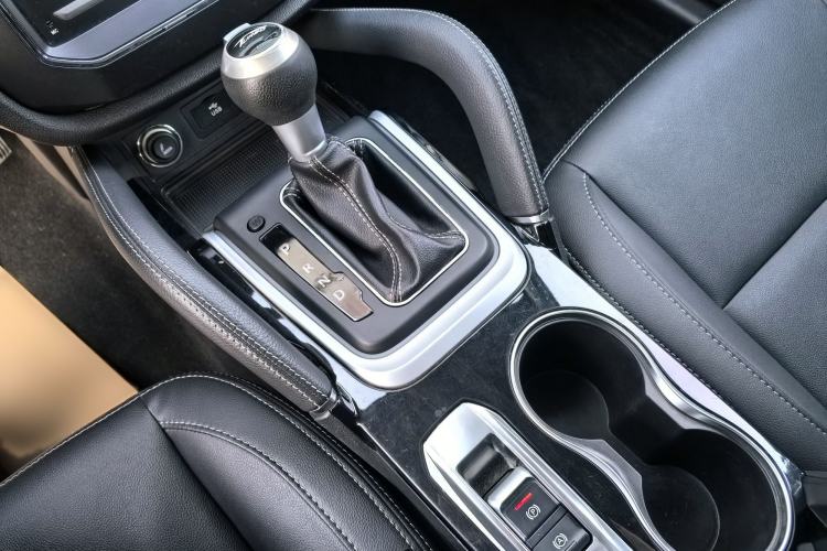 Used Zotye SR7 2016 1.5T CVT Cube Road Edition China V Standard Gear Lever