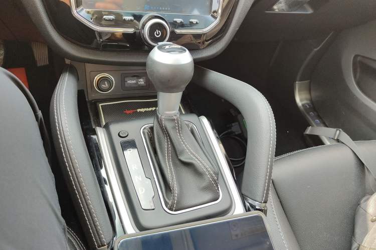 Used Zotye SR7 2016 1.5T CVT Cube Heart Edition China V Standard Gear Lever
