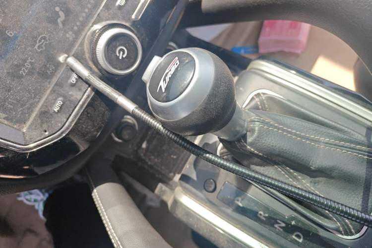Used Zotye SR7 2016 1.5T CVT Cube Heart Edition China IV Standard Gear Lever