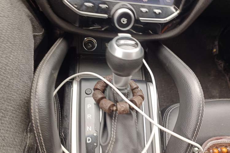 Used Zotye SR7 2016 1.5T CVT Cube Heart Edition China V Standard Gear Lever