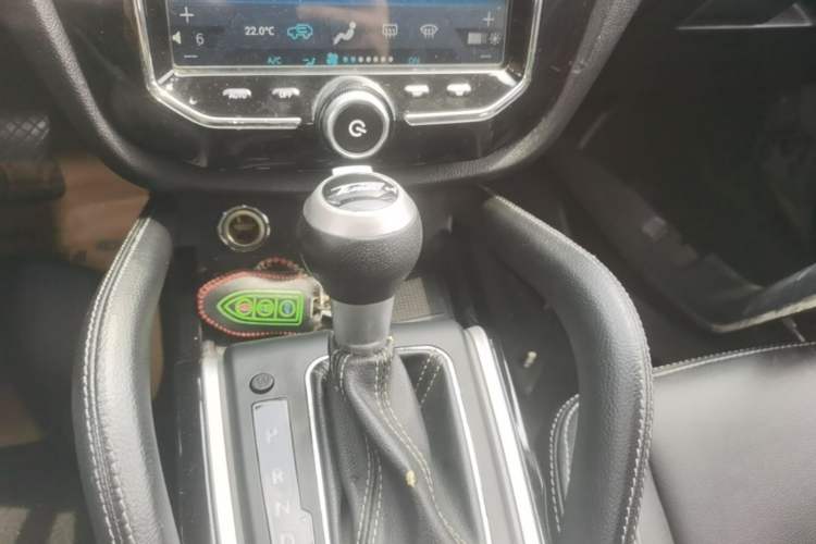 Used Zotye SR7 2016 1.5T CVT Cube Heart Edition China V Standard Gear Lever