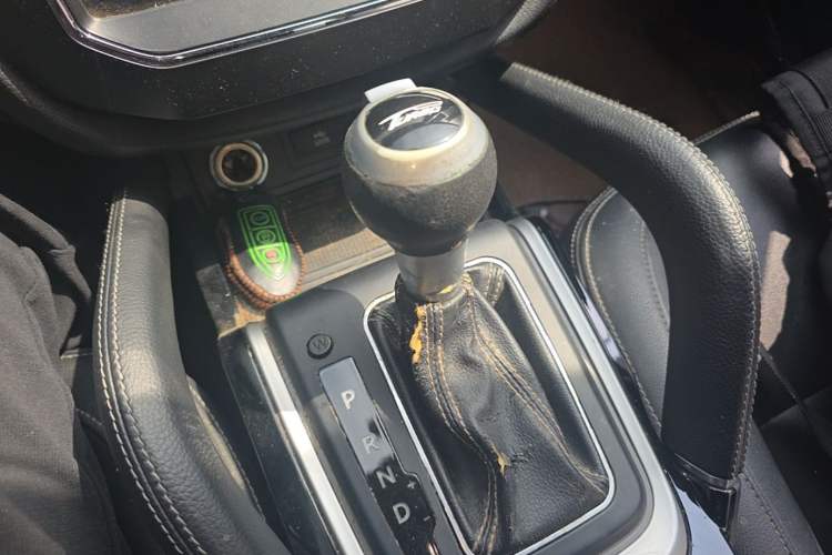Used Zotye SR7 2016 1.5T CVT Cube Road Edition China V Standard Gear Lever