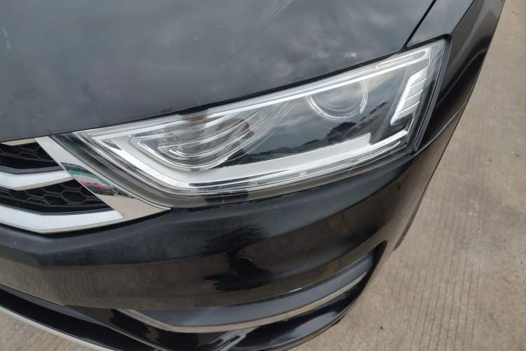 Used Zotye SR7 2016 1.5T Manual Cube Heart Edition China V Standard Left Front Headlight