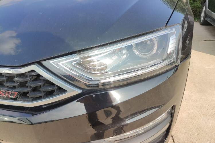 Used Zotye SR7 2016 1.5T CVT Cube Heart Edition China V Standard Left Front Headlight