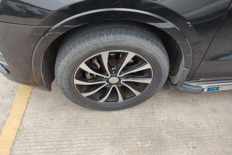 Used Zotye SR7 2016 1.5T Manual Cube Heart Edition China V Standard Left Front Wheel Hub