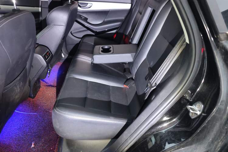 Used Zotye SR7 2016 1.5T CVT Cube Heart Edition China V Standard Left Rear Seat