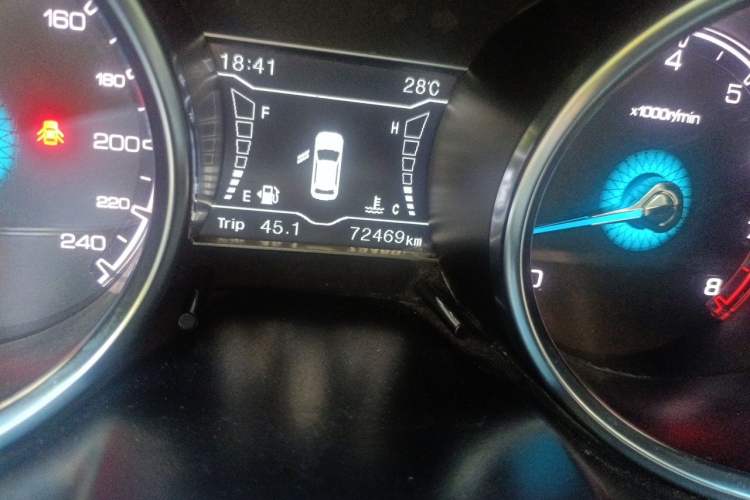 Used Zotye SR7 2016 1.5T Manual Cube Heart Edition China IV Standard Odometer Close Up
