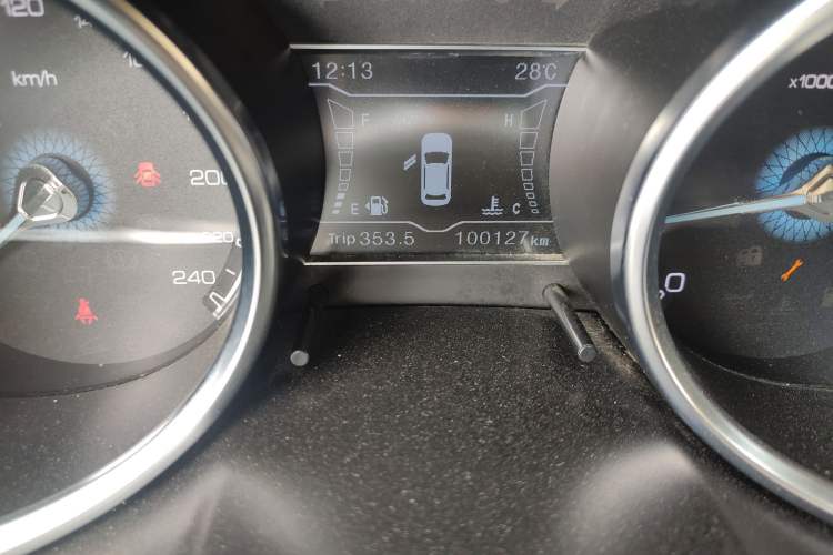 Used Zotye SR7 2016 1.5T Manual Cube Heart Edition China V Standard Odometer Close Up