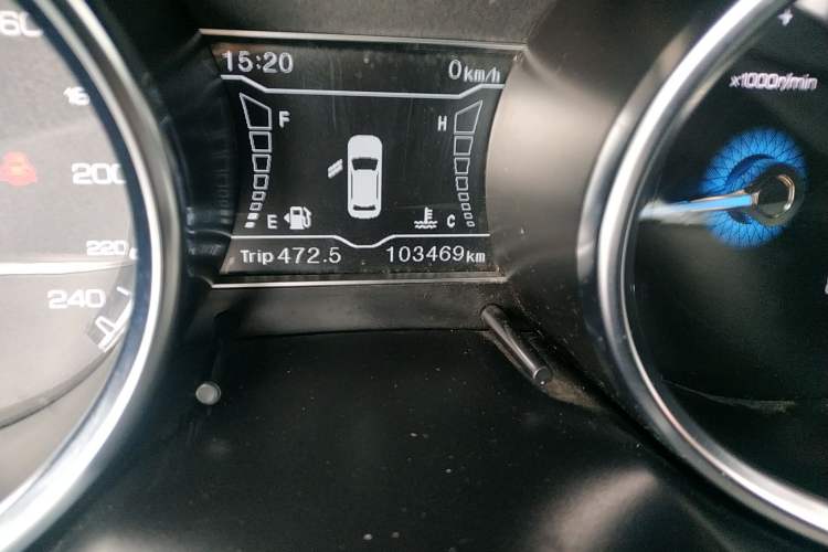 Used Zotye SR7 2016 1.5T Manual Cube Road Edition China V Standard Odometer Close Up