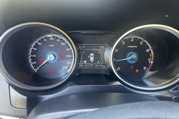 Used Zotye SR7 2016 1.5T CVT Cube Heart Edition China V Standard Odometer Close Up