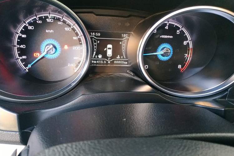 Used Zotye SR7 2016 1.5T CVT Cube Heart Edition China V Standard Odometer Close Up
