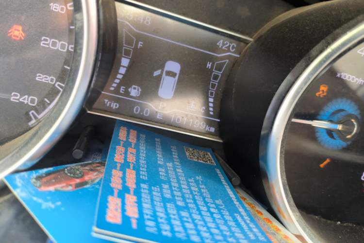 Used Zotye SR7 2016 1.5T CVT Cube Heart Edition China V Standard Odometer Close Up