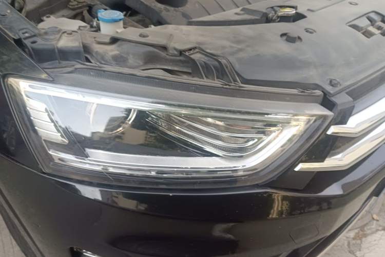 Used Zotye SR7 2016 1.5T CVT Cube Heart Edition China V Standard Right Front Headlight