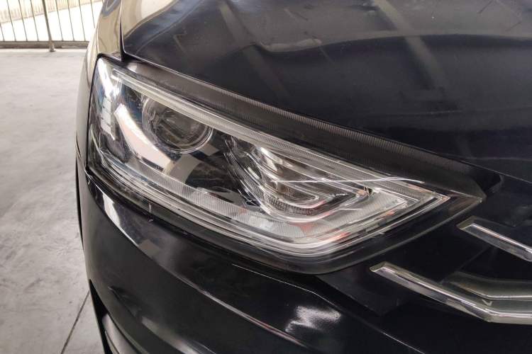 Used Zotye SR7 2016 1.5T Manual Cube Heart Edition China IV Standard Right Front Headlight