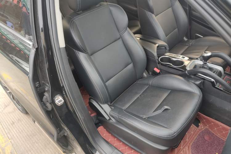 Used Zotye SR7 2016 1.5T Manual Cube Heart Edition China V Standard Right Front Seat