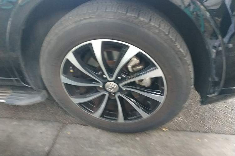 Used Zotye SR7 2016 1.5T CVT Cube Heart Edition China V Standard Right Front Wheel Hub