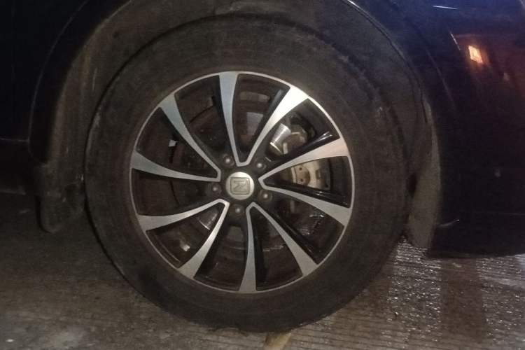 Used Zotye SR7 2016 1.5T CVT Cube Heart Edition China V Standard Right Front Wheel Hub