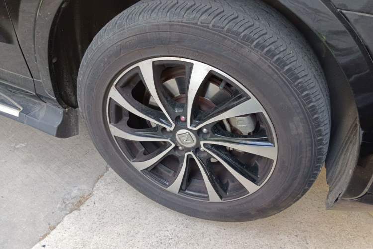 Used Zotye SR7 2016 1.5T CVT Cube Heart Edition China V Standard Right Front Wheel Hub