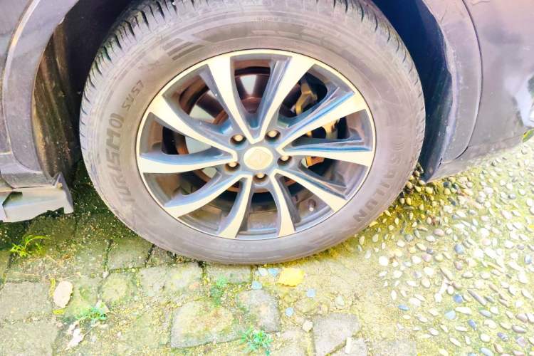 Used Zotye SR7 2016 1.5T CVT Cube Heart Edition China IV Standard Right Front Wheel Hub
