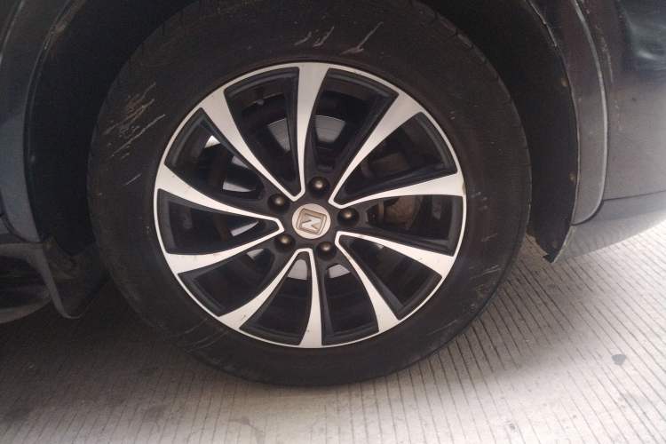 Used Zotye SR7 2016 1.5T CVT Cube Heart Edition China V Standard Right Front Wheel Hub