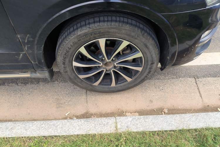 Used Zotye SR7 2016 1.5T CVT Cube Heart Edition China V Standard Right Front Wheel Hub