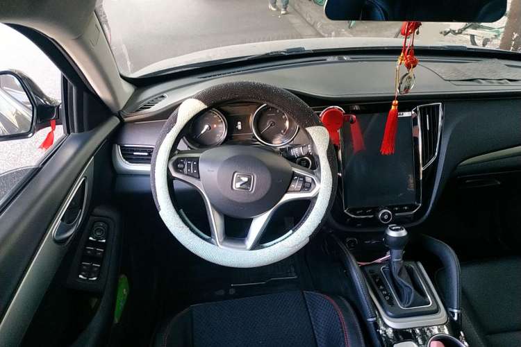 Used Zotye SR7 2016 1.5T CVT Cube Heart Edition China V Standard Steering Wheel