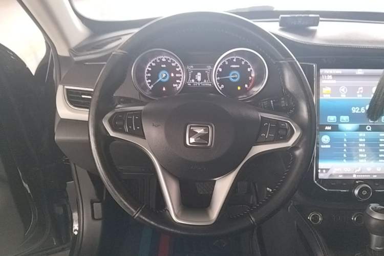 Used Zotye SR7 2016 1.5T CVT Cube Heart Edition China V Standard Steering Wheel