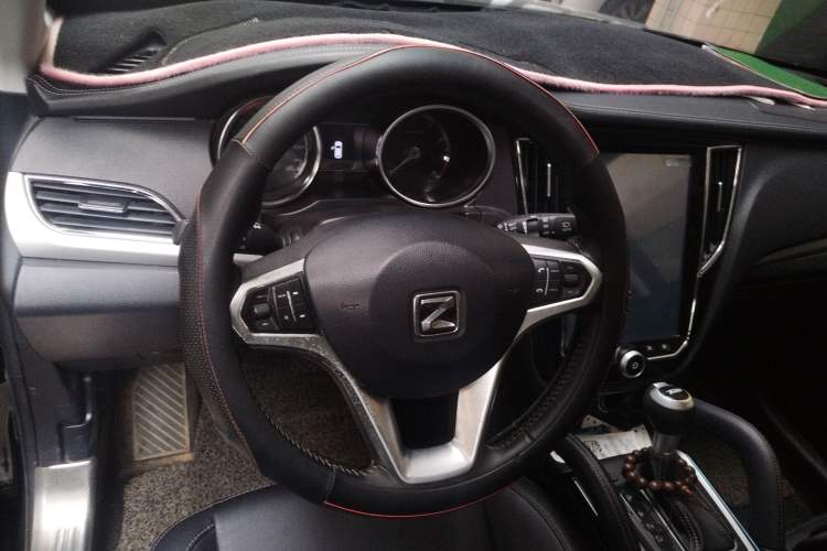 Used Zotye SR7 2016 1.5T CVT Cube Heart Edition China V Standard Steering Wheel