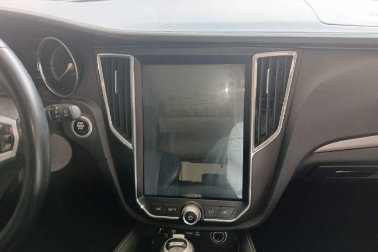 Used Zotye SR7 2016 1.5T CVT Cube Heart Edition China V Standard Audio And AC Panel