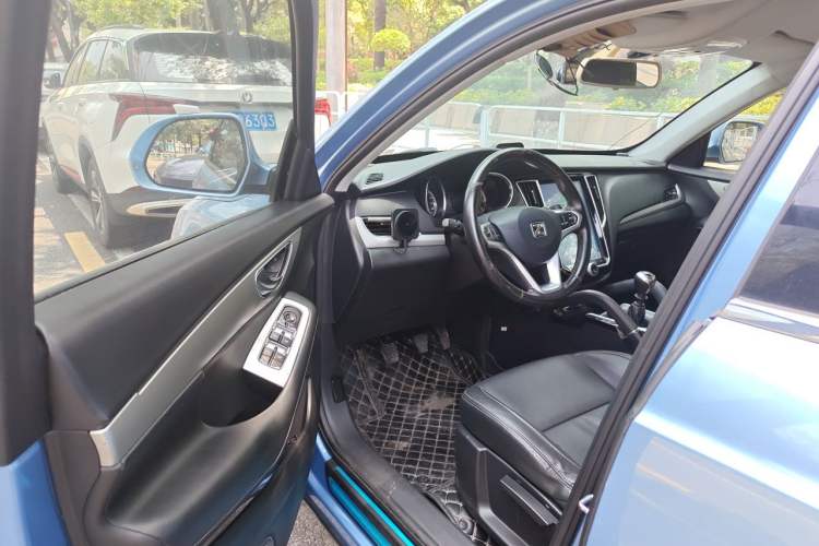 Used Zotye SR7 2016 1.5T Manual Cube Road Edition China V Standard Driver Seat