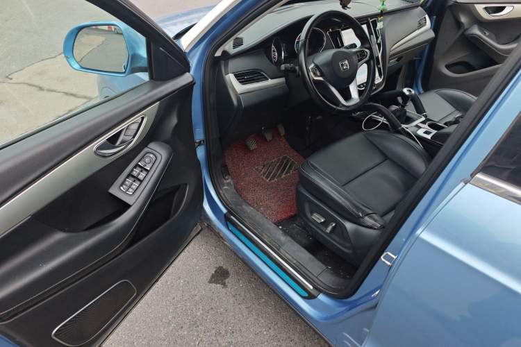 Used Zotye SR7 2016 1.5T Manual Cube Heart Edition China V Standard Driver Seat