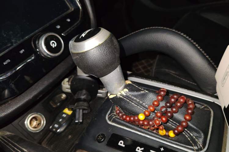 Used Zotye SR7 2016 1.5T CVT Cube Heart Edition China V Standard Gear Lever