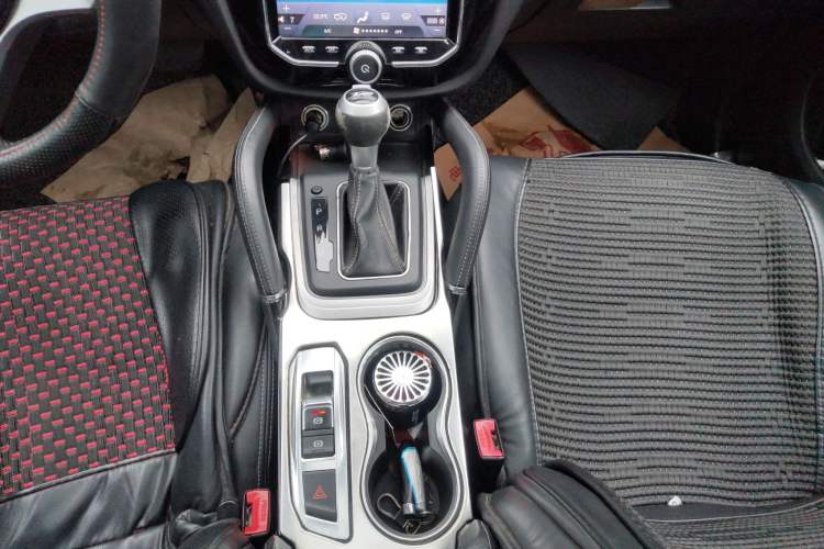 Used Zotye SR7 2016 1.5T CVT Cube Heart Edition China V Standard Gear Lever
