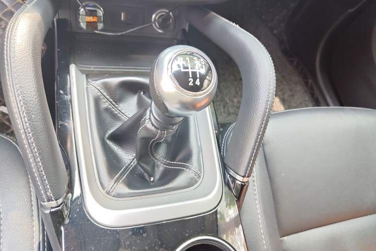 Used Zotye SR7 2016 1.5T Manual Cube Road Edition China V Standard Gear Lever