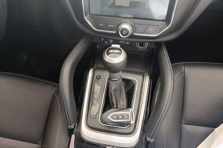 Used Zotye SR7 2016 1.5T CVT Cube Heart Edition China V Standard Gear Lever
