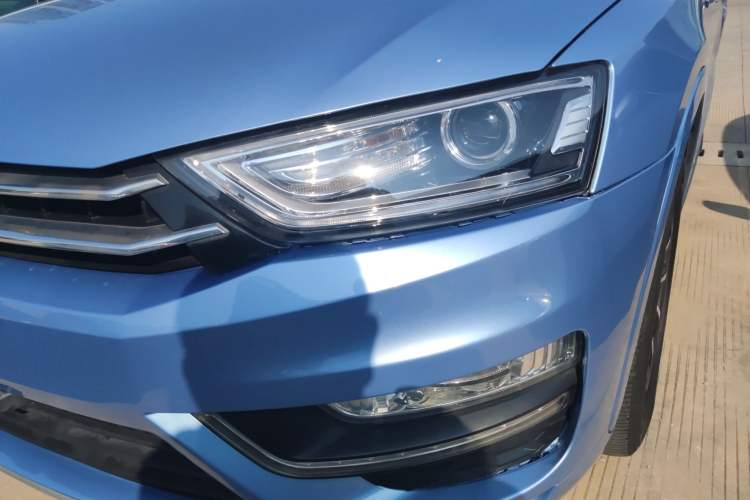 Used Zotye SR7 2016 1.5T CVT Cube Heart Edition China V Standard Left Front Headlight