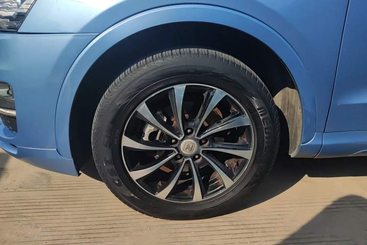 Used Zotye SR7 2016 1.5T CVT Cube Heart Edition China V Standard Left Front Wheel Hub