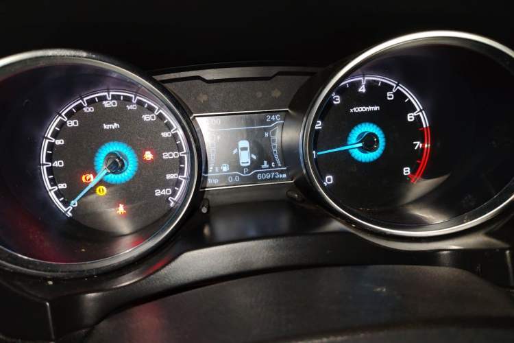 Used Zotye SR7 2016 1.5T CVT Cube Heart Edition China V Standard Odometer Close Up