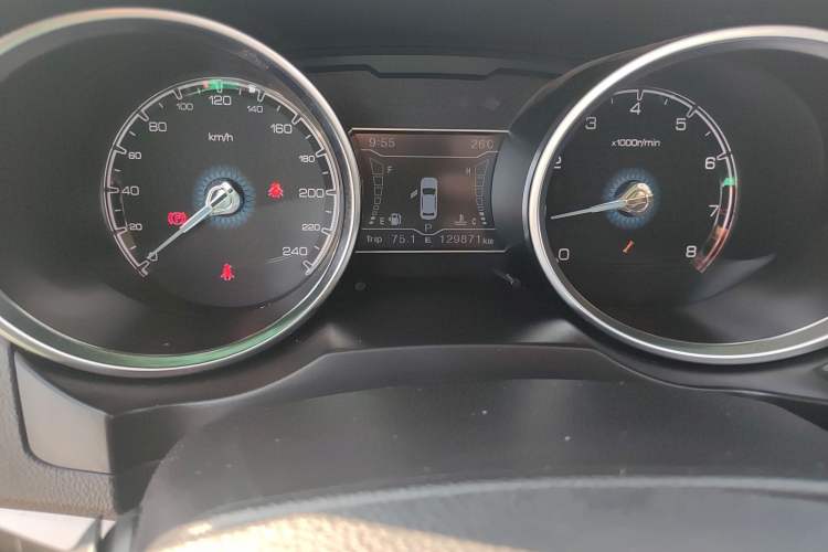 Used Zotye SR7 2016 1.5T CVT Cube Heart Edition China V Standard Odometer Close Up
