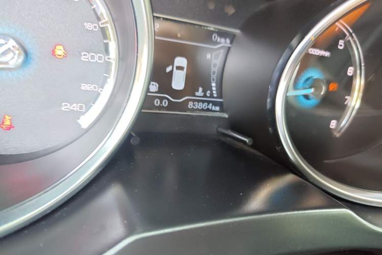 Used Zotye SR7 2016 1.5T Manual Cube Road Edition China V Standard Odometer Close Up